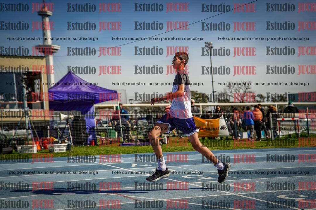 Fotos de los 100 m llanos de varones - U17