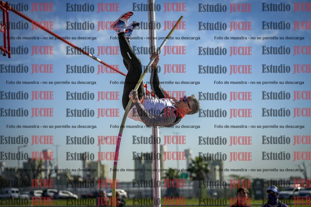 Fotos del salto con garrocha de mujeres y varones