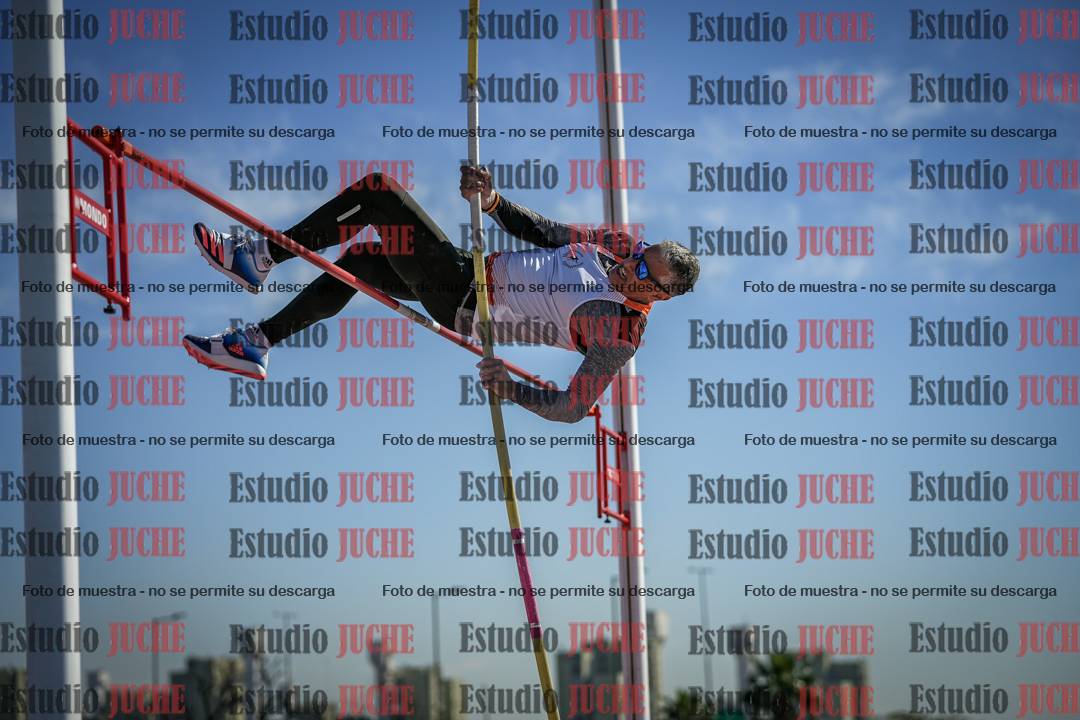 Fotos del salto con garrocha de mujeres y varones