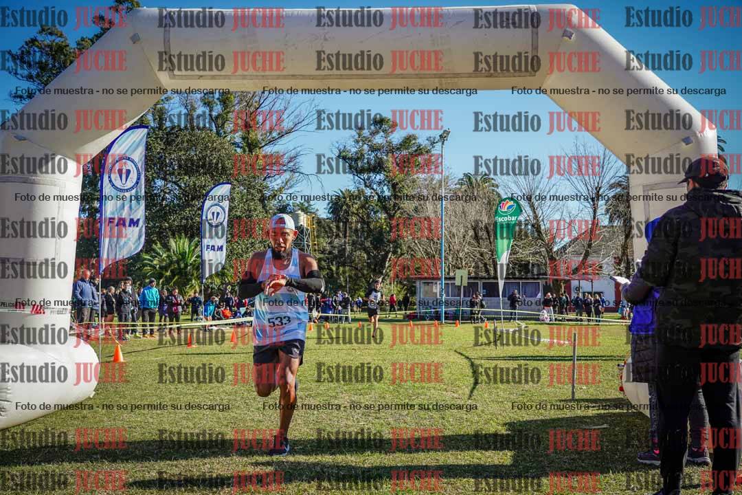 Fotos de la llegada del cross de 4000 m - varones