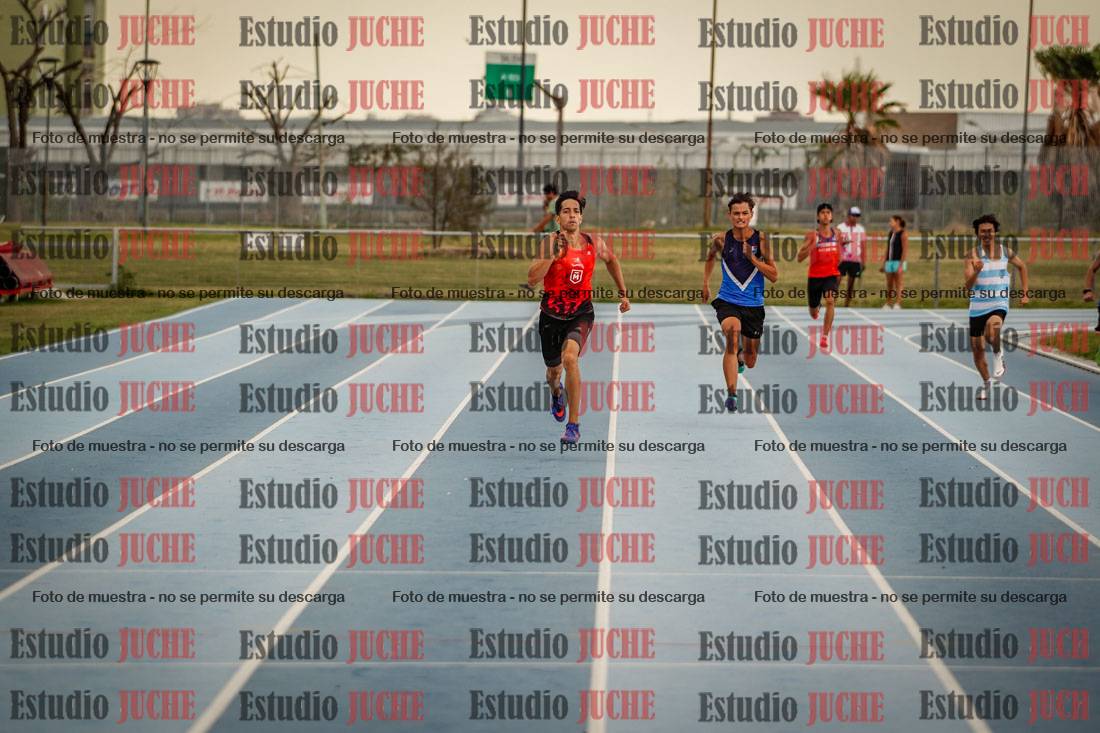 Fotos de los 300 m llanos de varones