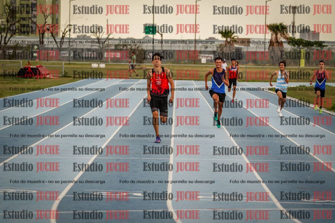 Fotos de los 300 m llanos de varones
