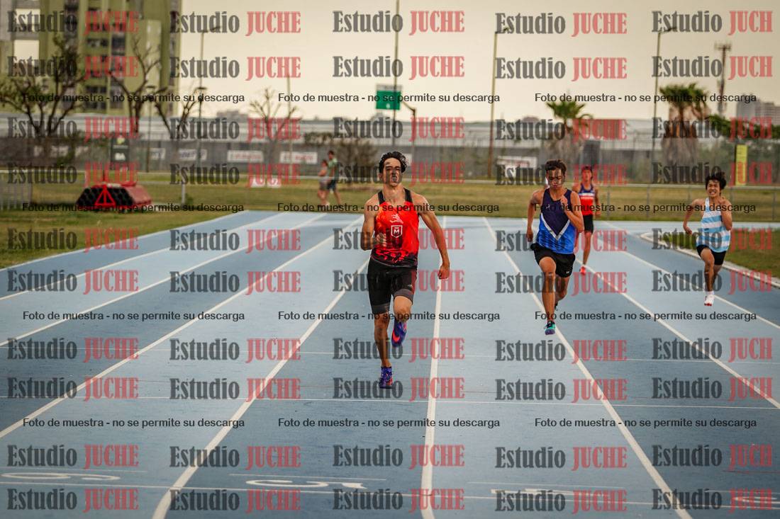 Fotos de los 300 m llanos de varones