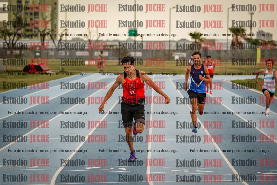 Fotos de los 300 m llanos de varones