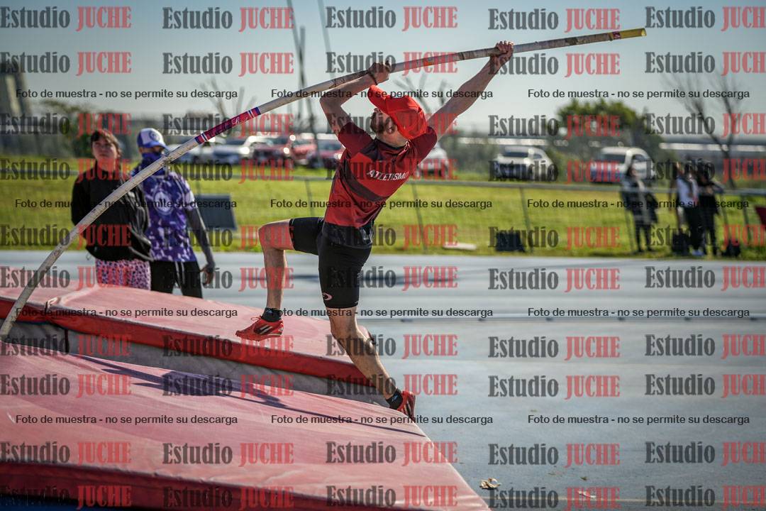 Fotos del salto con garrocha de mujeres y varones