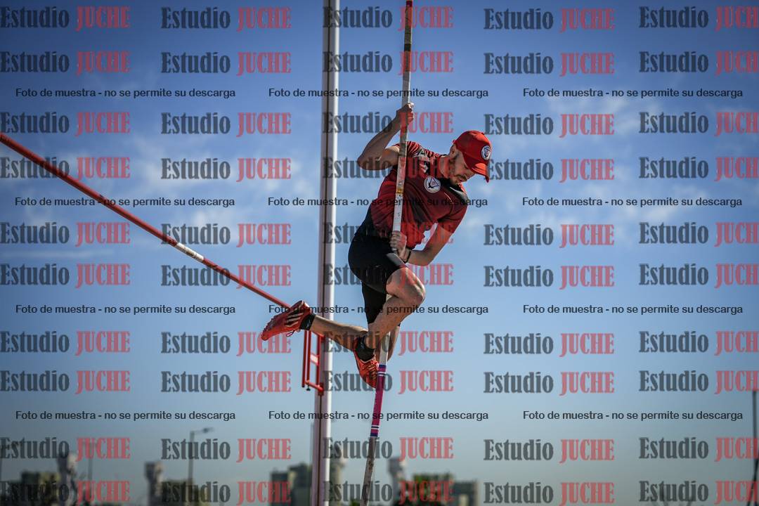 Fotos del salto con garrocha de mujeres y varones