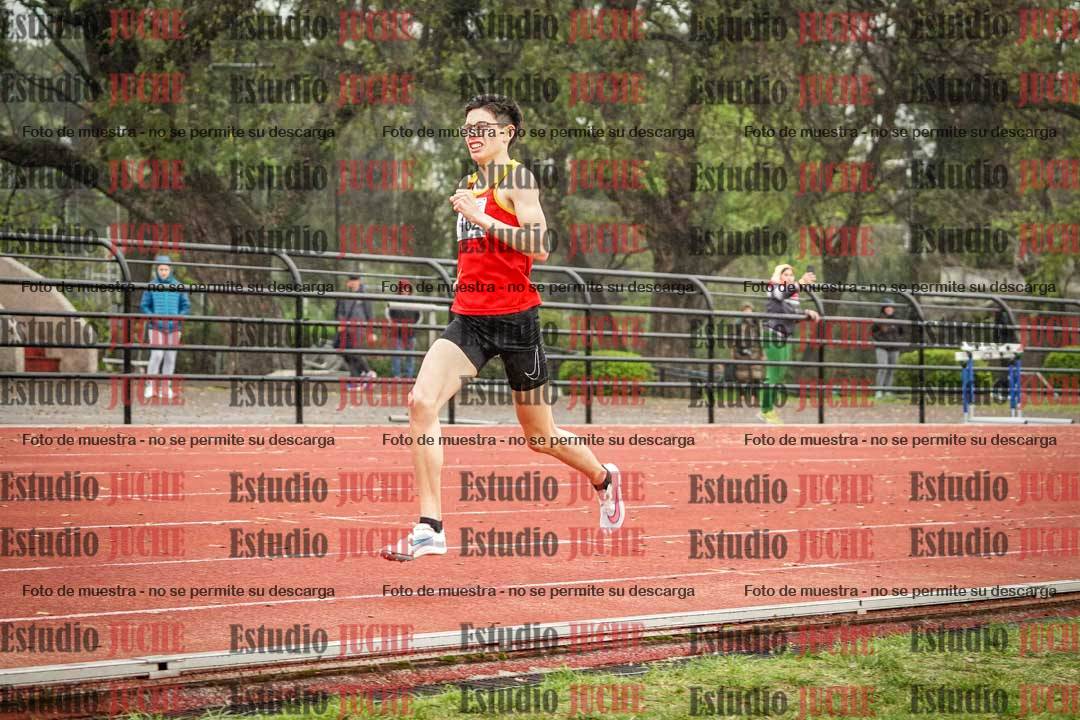 Fotos de los 800 m llanos de varones