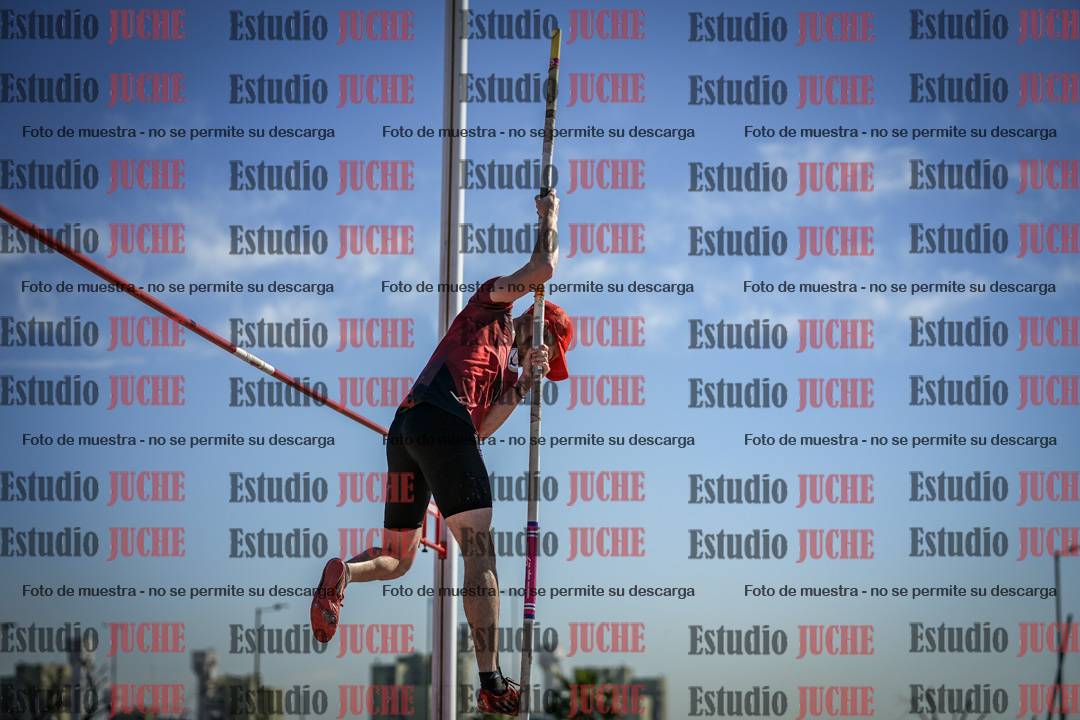 Fotos del salto con garrocha de mujeres y varones