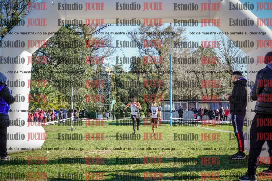 Fotos de la llegada del cross de 4000 m - varones
