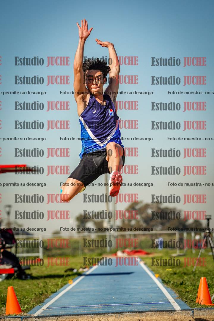 Fotos del salto en largo de varones