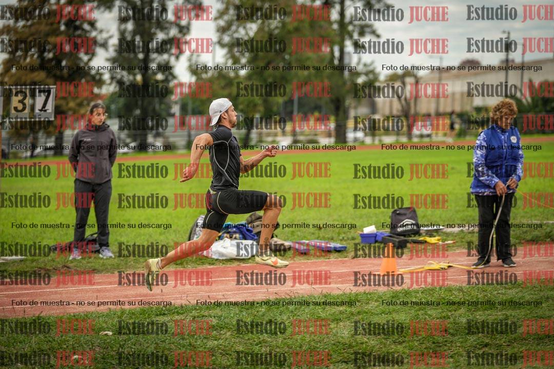 Fotos del salto en largo - varones mayores