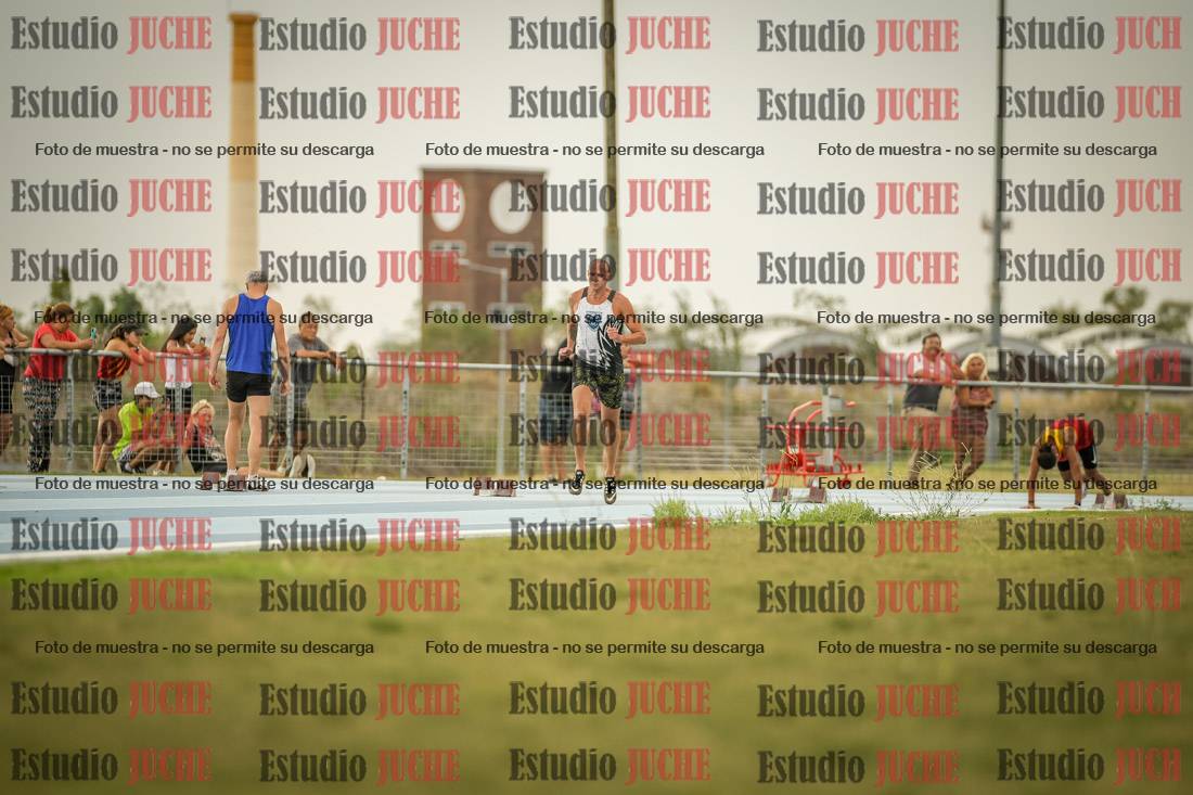 Fotos de los 300 m llanos de varones