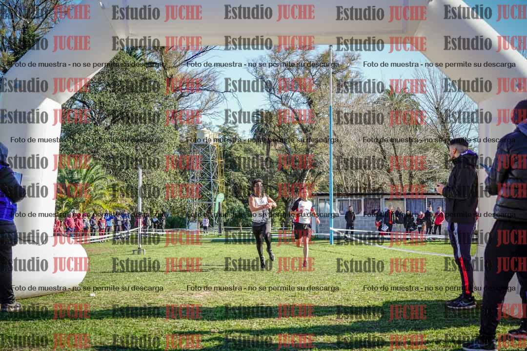 Fotos de la llegada del cross de 4000 m - varones