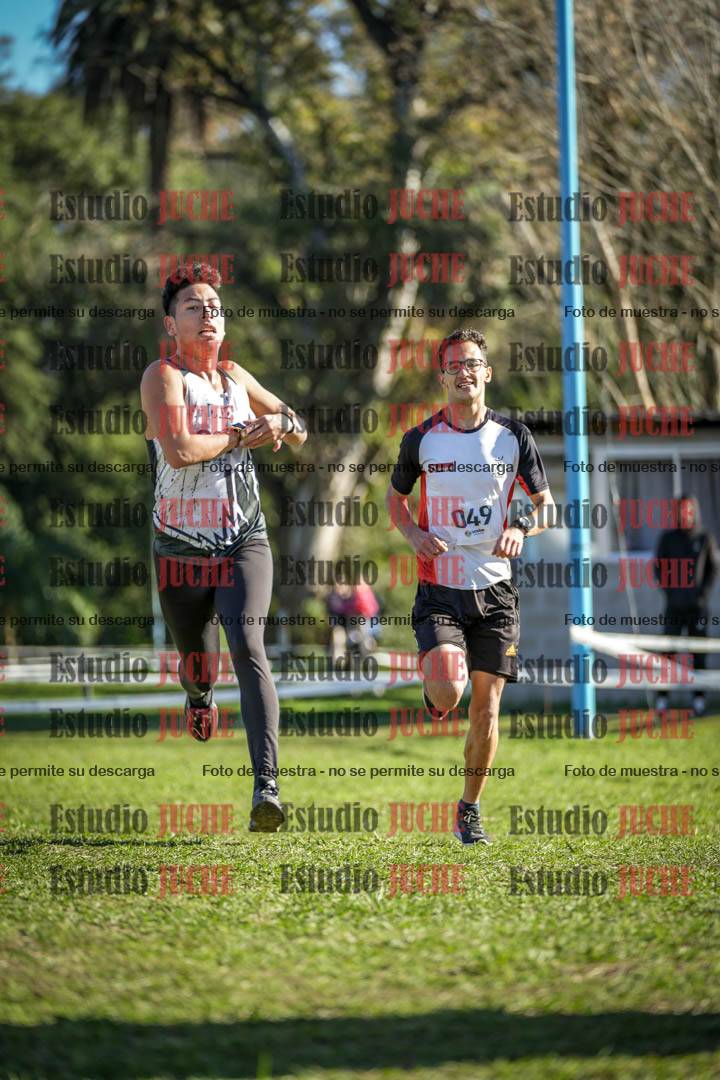 Fotos de la llegada del cross de 4000 m - varones