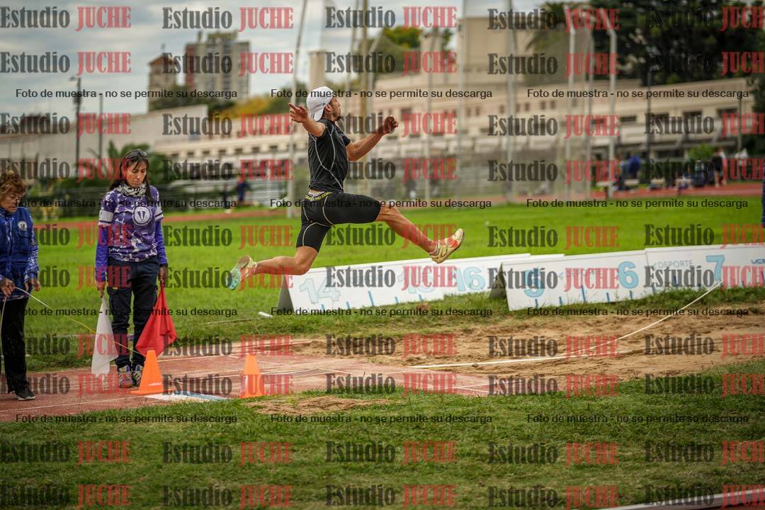 Fotos del salto en largo - varones mayores