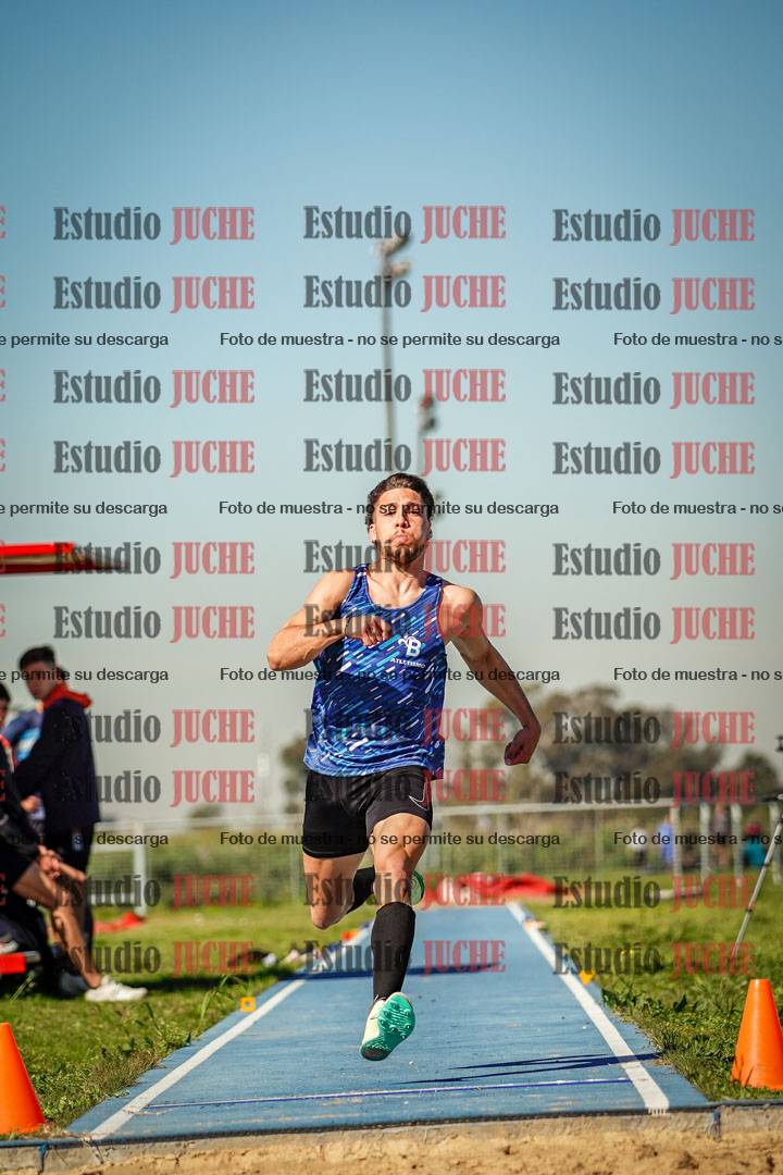 Fotos del salto en largo de varones