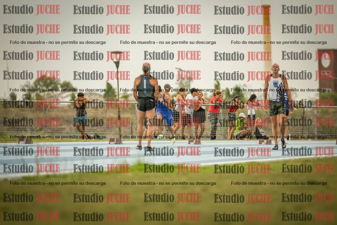Fotos de los 300 m llanos de varones