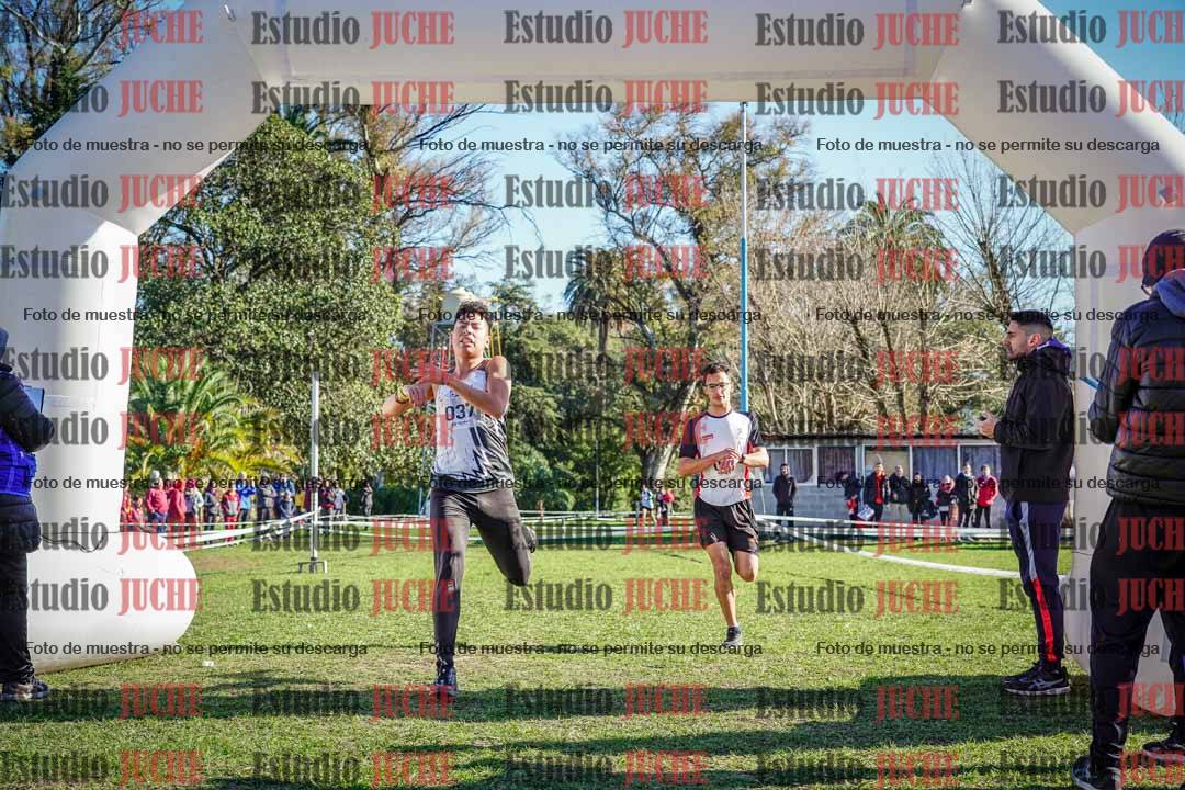 Fotos de la llegada del cross de 4000 m - varones