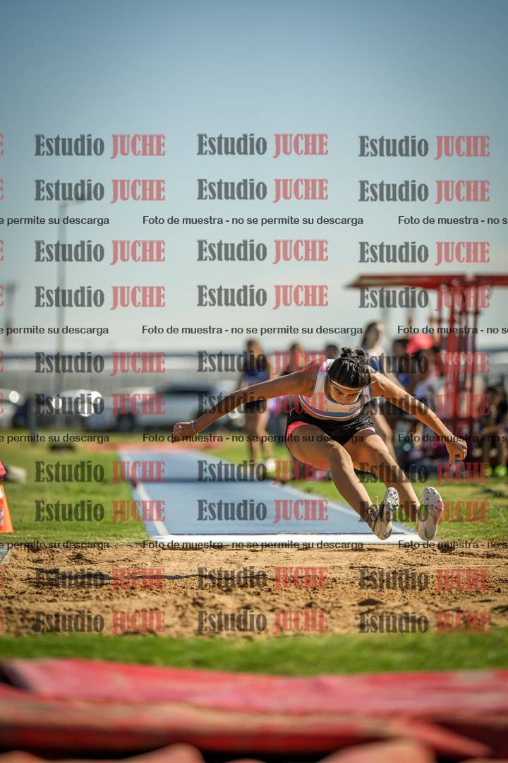 Fotos del salto en largo de mujeres - mayores