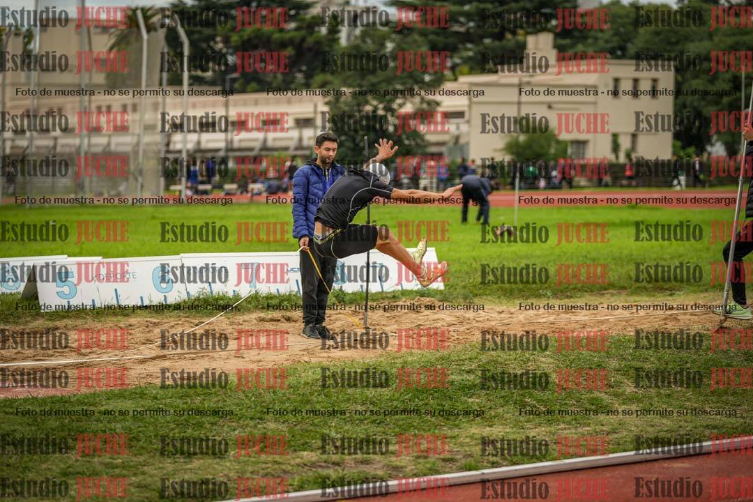 Fotos del salto en largo - varones mayores