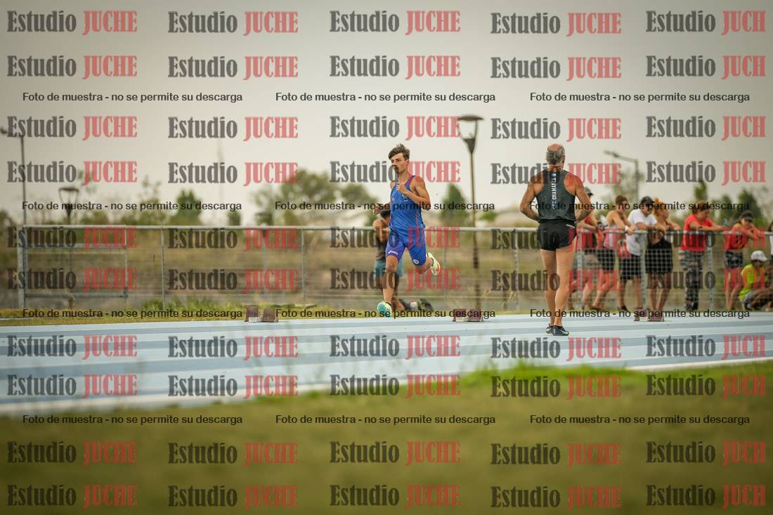 Fotos de los 300 m llanos de varones