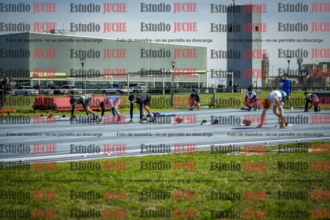Fotos de los 100 m llanos de varones - U17