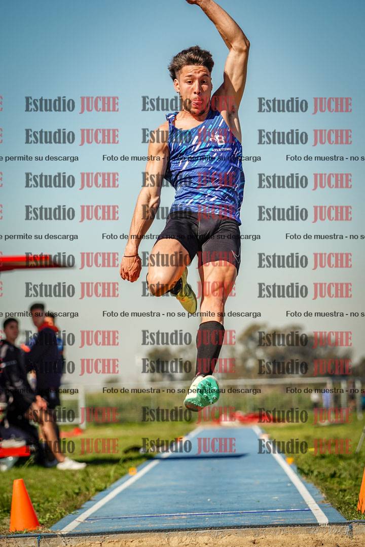 Fotos del salto en largo de varones