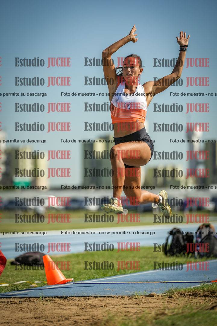 Fotos del salto en largo de mujeres - mayores