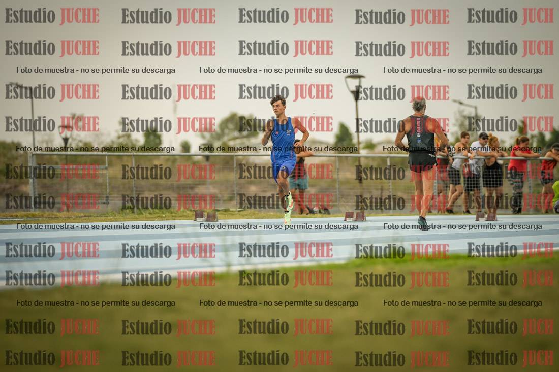 Fotos de los 300 m llanos de varones