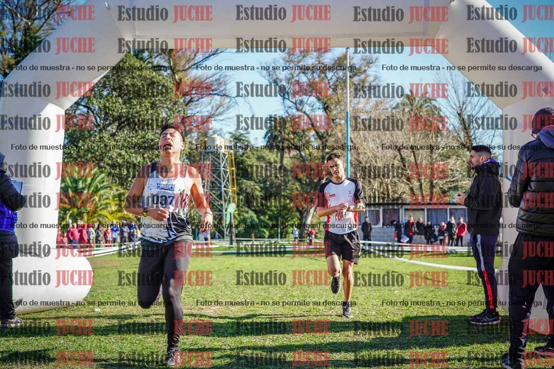 Fotos de la llegada del cross de 4000 m - varones
