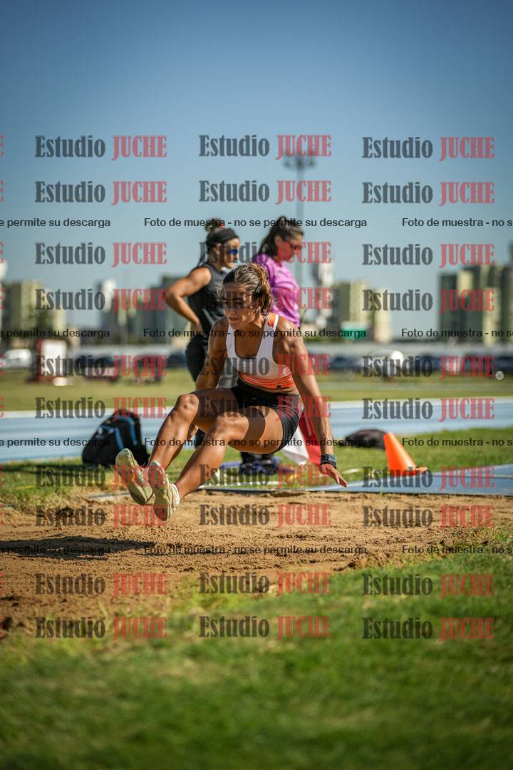 Fotos del salto en largo de mujeres - mayores