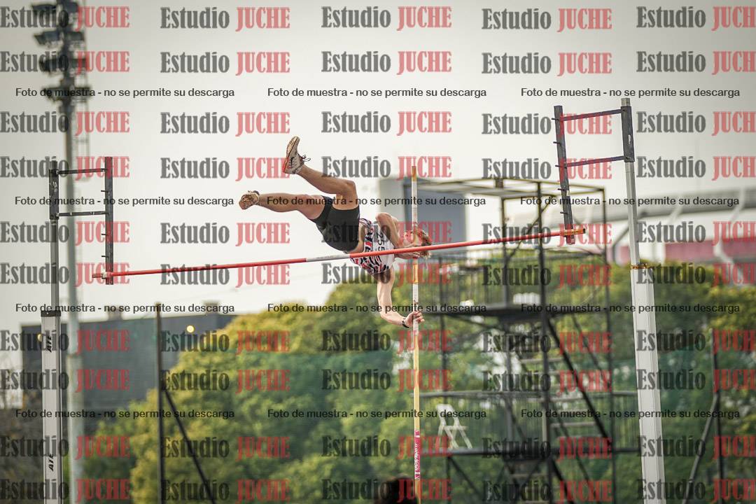 Fotos del salto con garrocha de varones