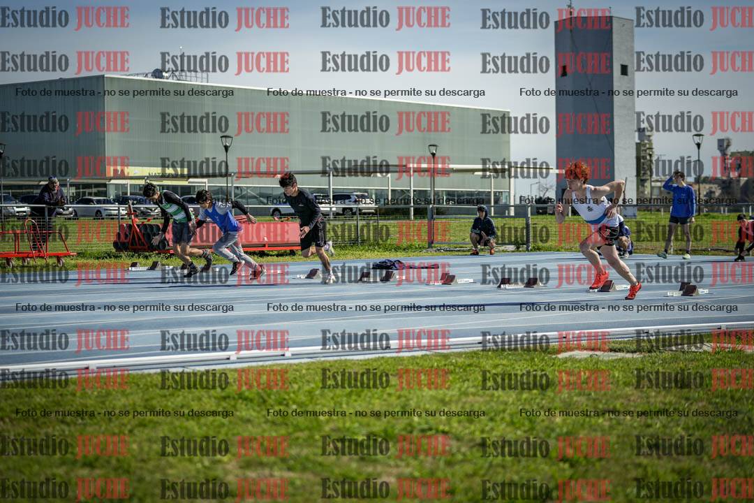Fotos de los 100 m llanos de varones - U17