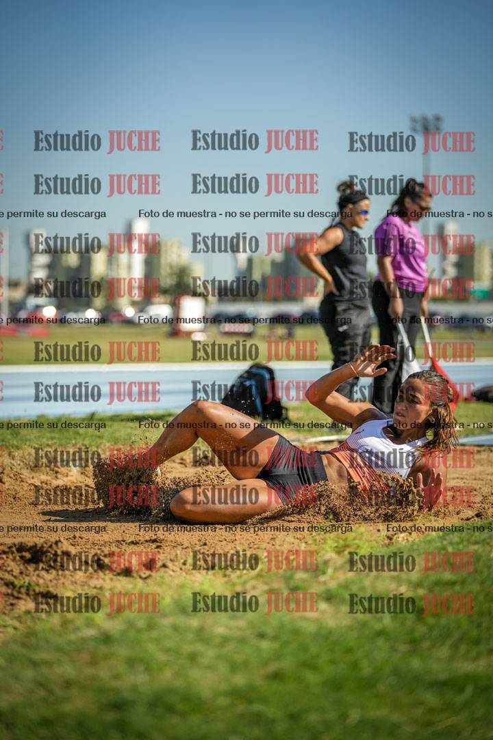 Fotos del salto en largo de mujeres - mayores