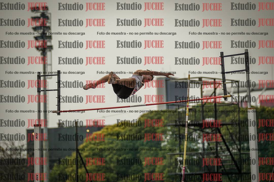 Fotos del salto con garrocha de varones