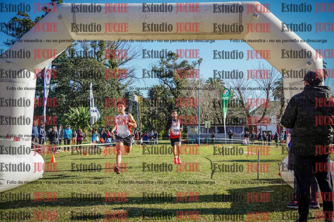 Fotos de la llegada del cross de 4000 m - varones