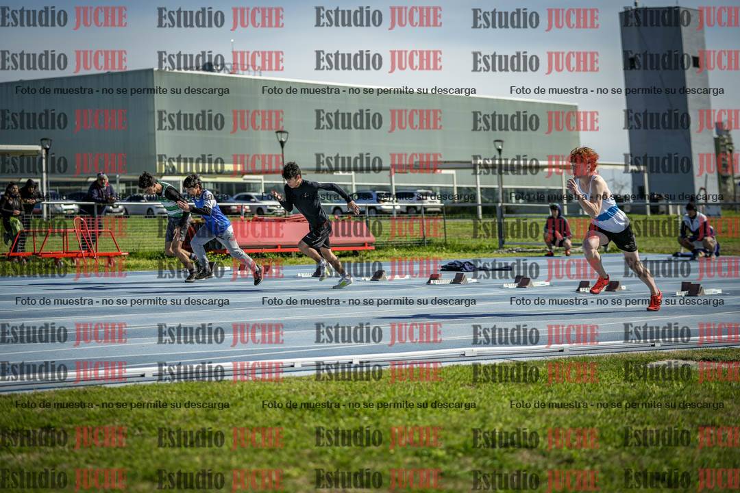 Fotos de los 100 m llanos de varones - U17