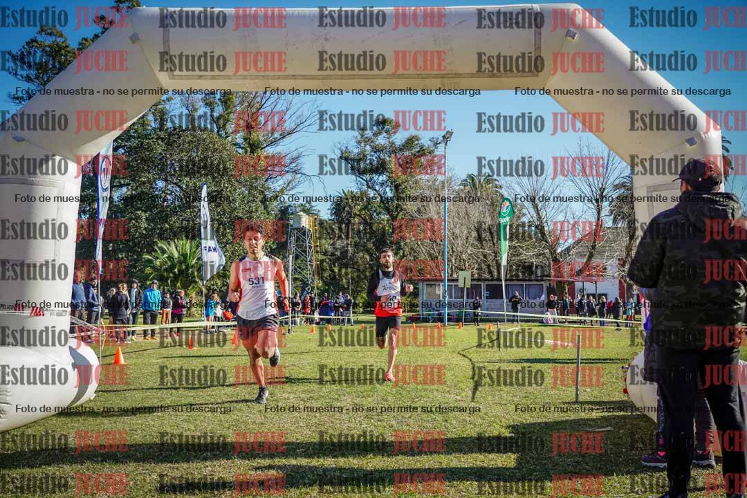 Fotos de la llegada del cross de 4000 m - varones