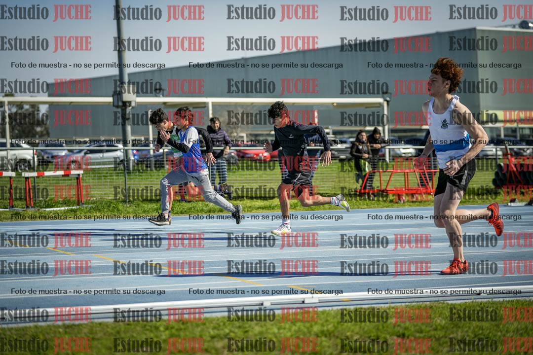Fotos de los 100 m llanos de varones - U17