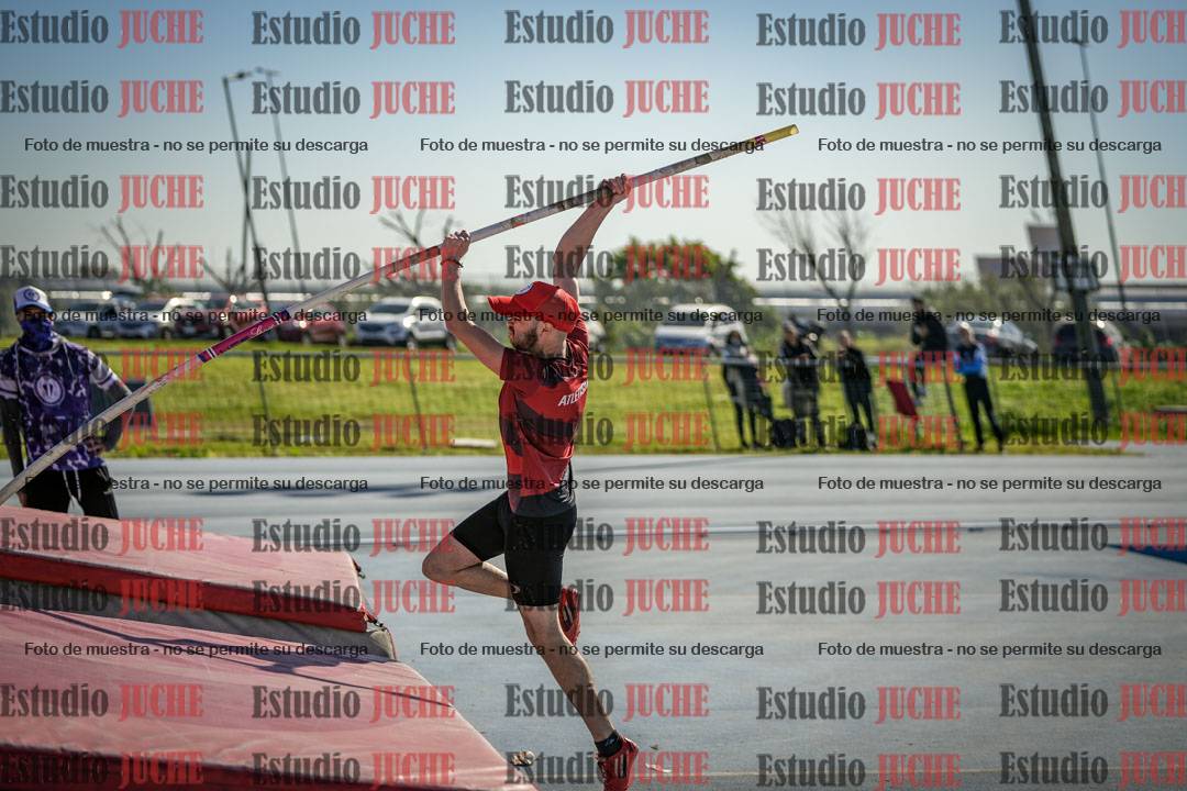 Fotos del salto con garrocha de mujeres y varones