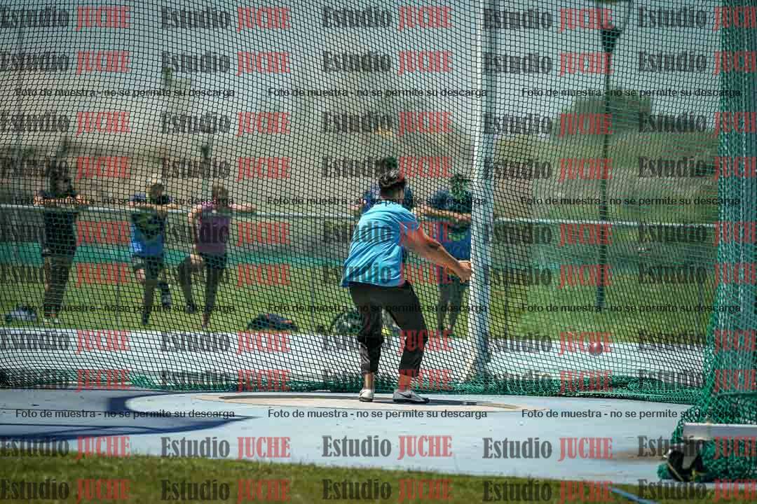 Fotos del lanzamiento del martillo de varones