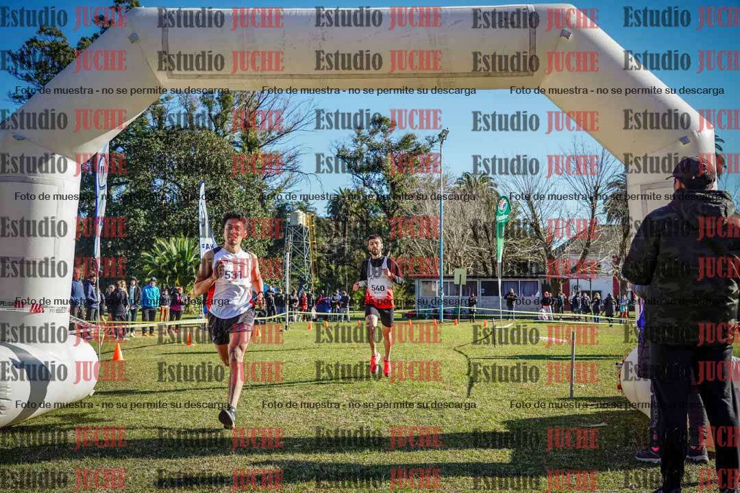 Fotos de la llegada del cross de 4000 m - varones