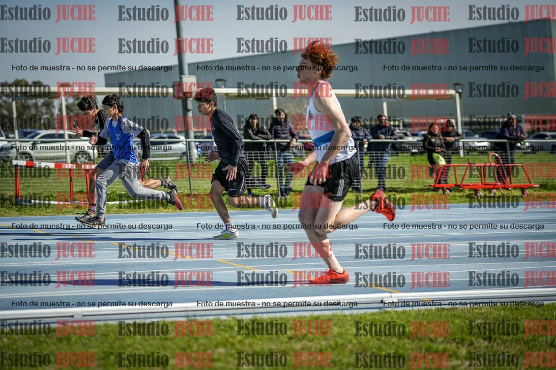 Fotos de los 100 m llanos de varones - U17