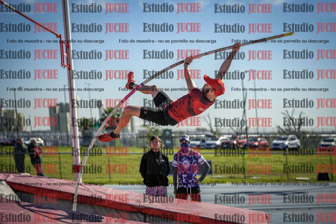 Fotos del salto con garrocha de mujeres y varones