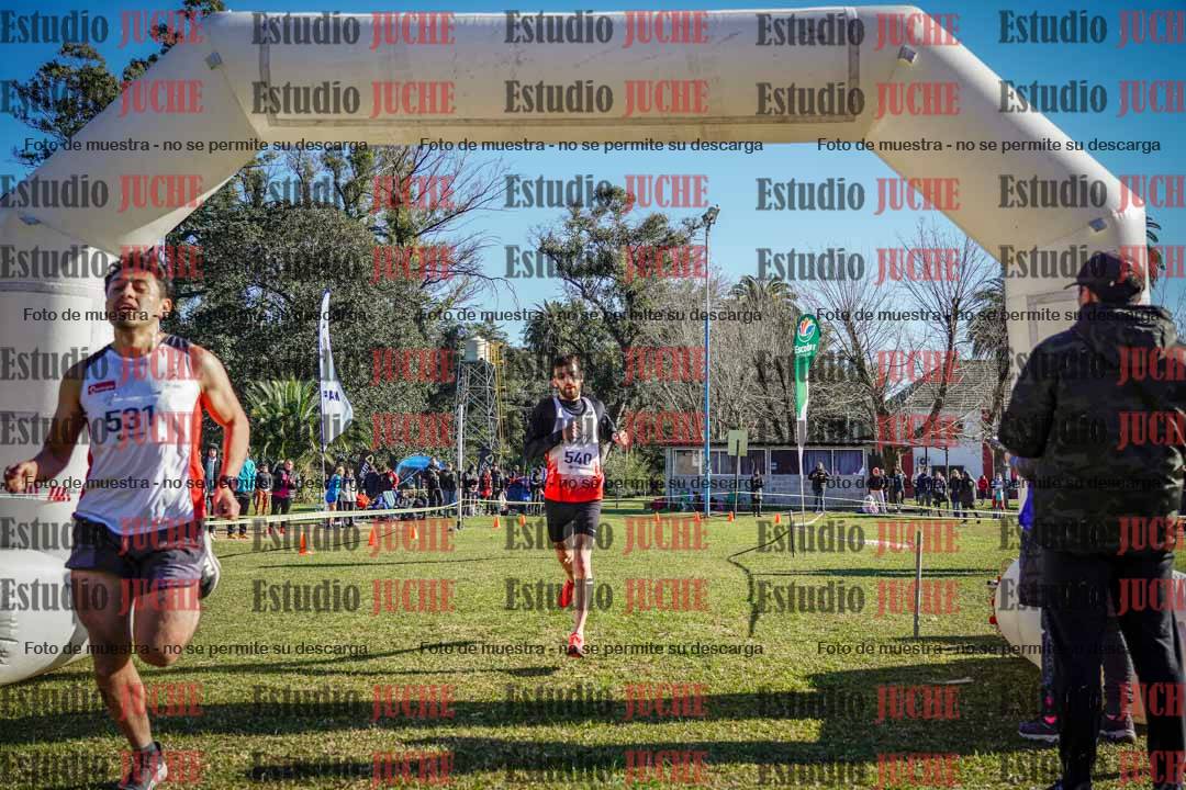 Fotos de la llegada del cross de 4000 m - varones
