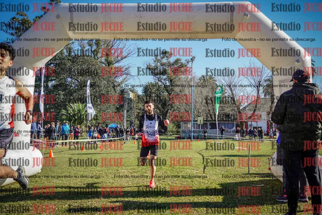 Fotos de la llegada del cross de 4000 m - varones