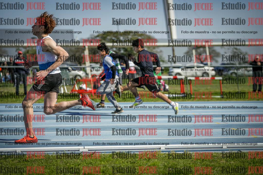 Fotos de los 100 m llanos de varones - U17