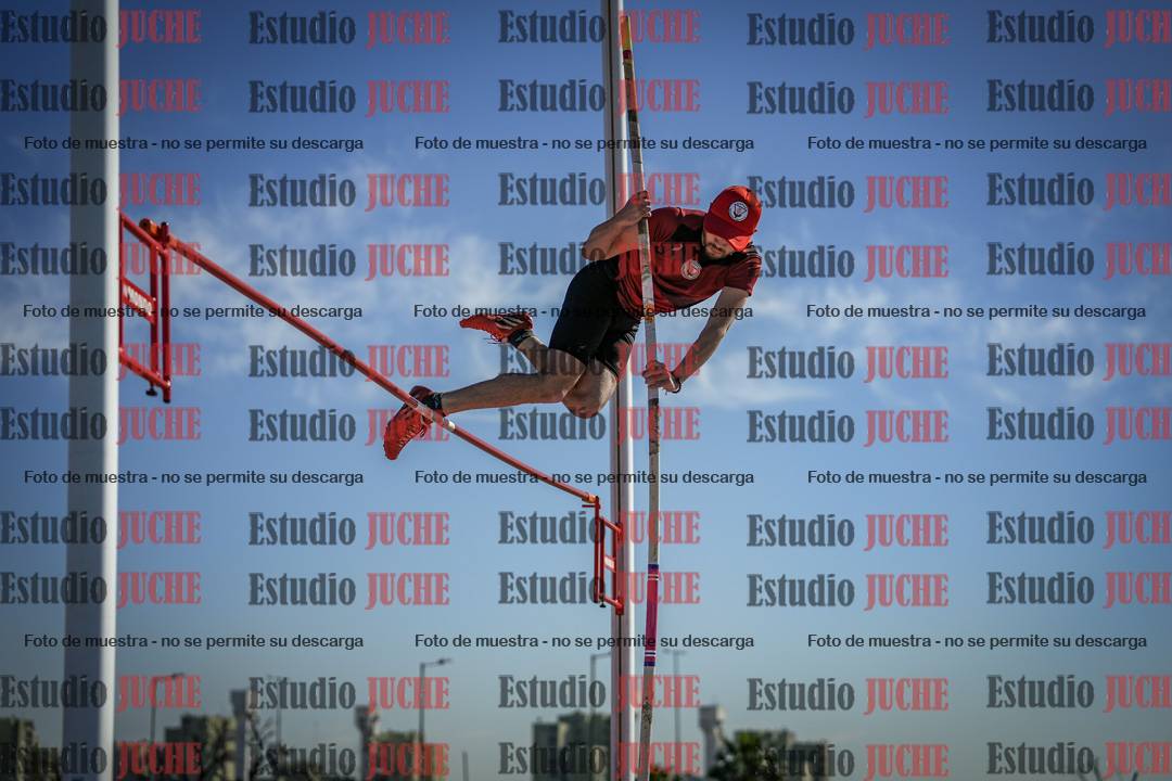 Fotos del salto con garrocha de mujeres y varones