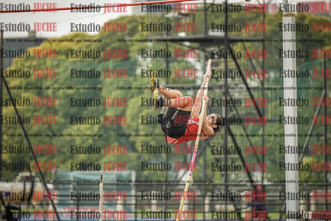Fotos del salto con garrocha de varones