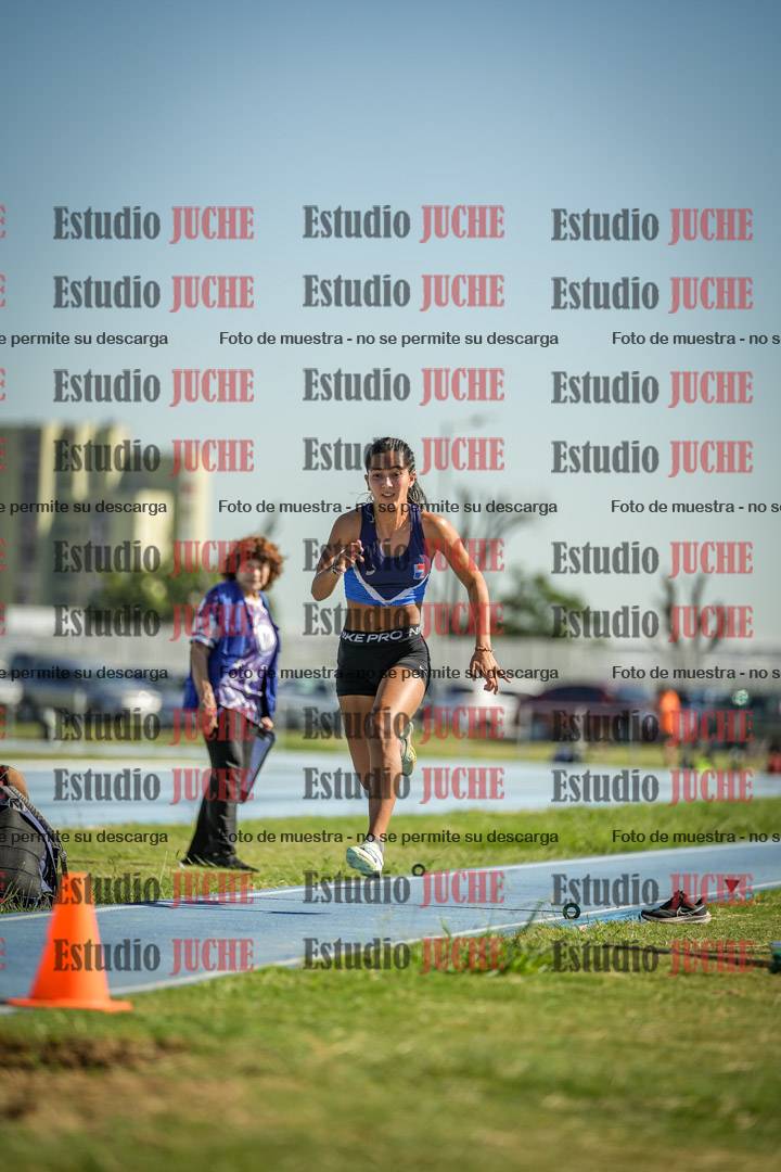 Fotos del salto en largo de mujeres - mayores